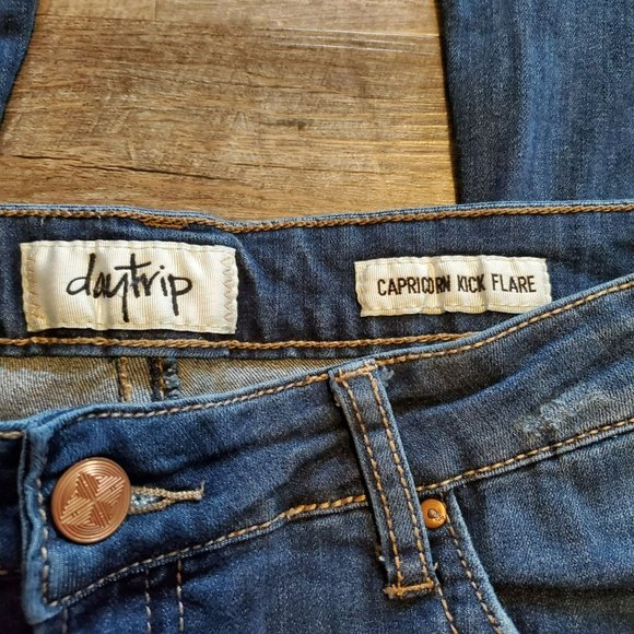 daytrip 32L Dark Wash Jeans Capricorn Kick Flare Bootcut Bell Bottom - Picture 8 of 11